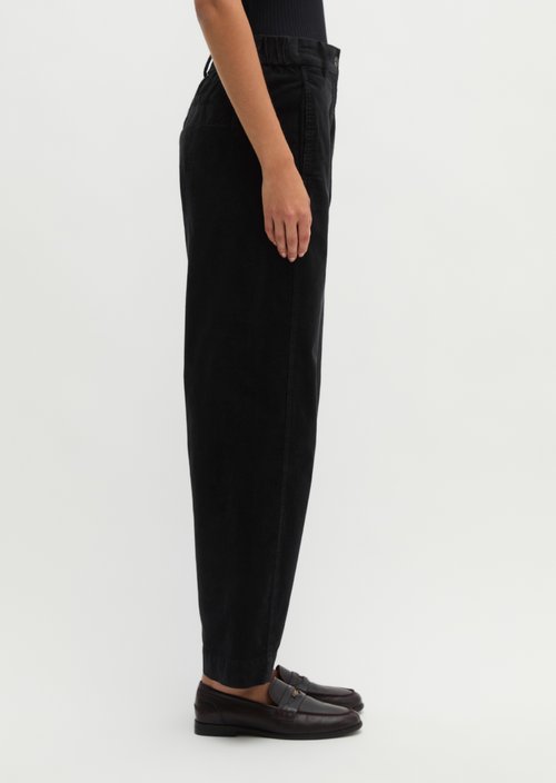 Fine cord trousers model Minu barrel — Black