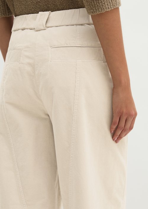 Fine cord trousers model Minu barrel — Linen Beige