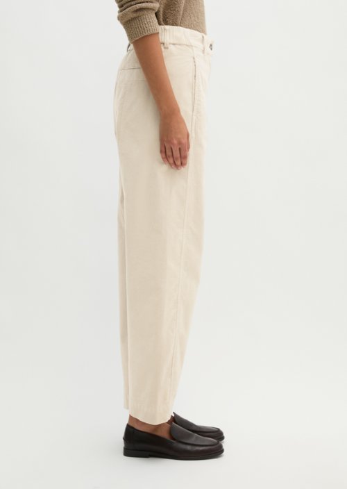 Fine cord trousers model Minu barrel — Linen Beige