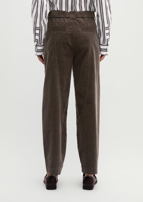 Fine cord trousers model Minu barrel — Brown