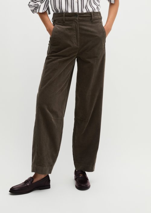 Fine cord trousers model Minu barrel — Brown
