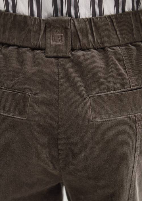 Fine cord trousers model Minu barrel Brown in detail view