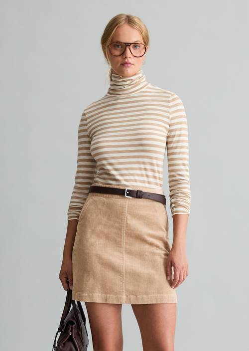 Longsleeve mit Turtleneck Light Beige in Frontalansicht