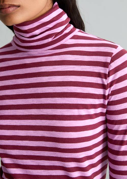 Longsleeve mit Turtleneck Dark Red in Detailansicht