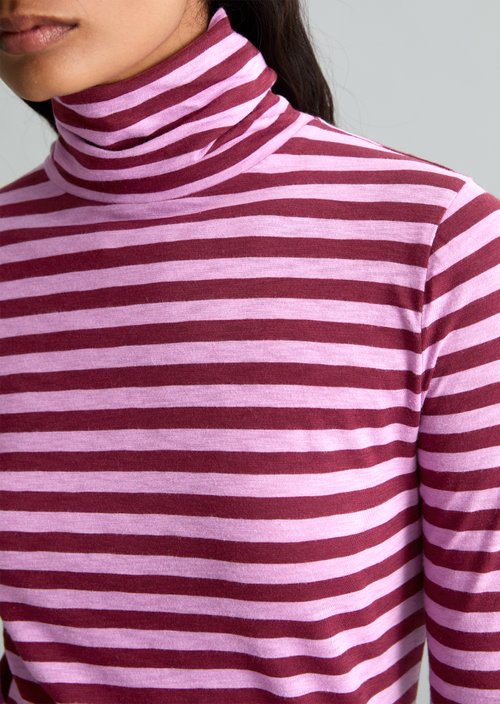 Long-sleeve shirt with a turtleneck — Dark Red