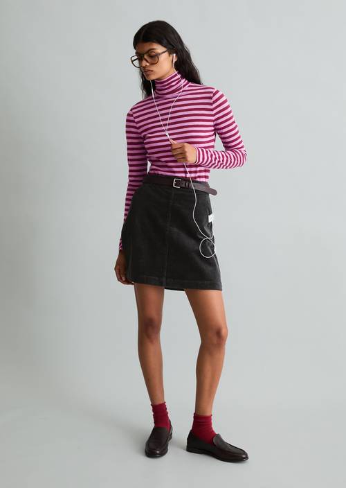 Longsleeve mit Turtleneck Dark Red in Frontalansicht