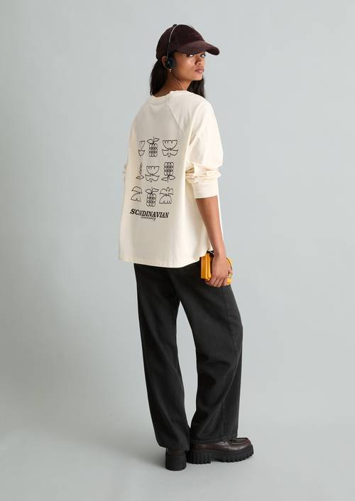 Relaxed college-style long-sleeve shirt White Blush in front view