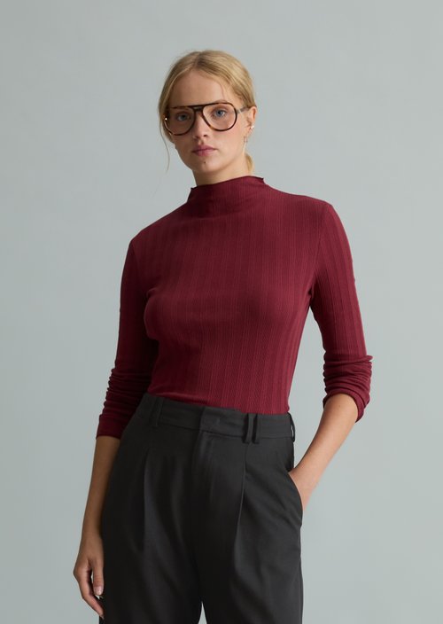 Slim-Fit Ribbed Long-Sleeve Shirt — Deep Burgundy