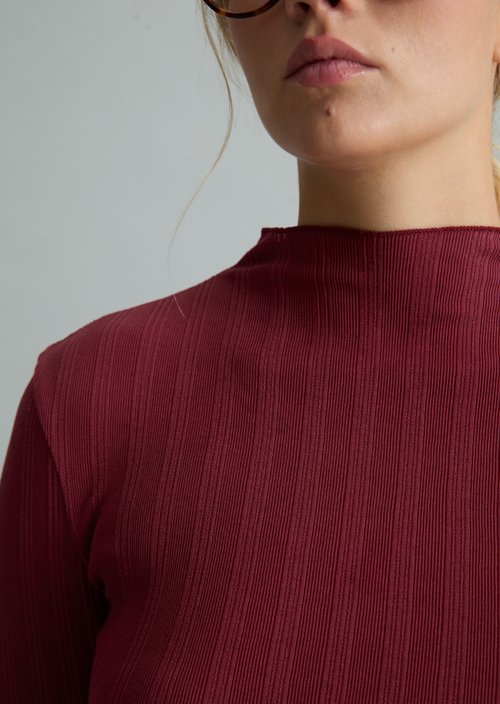 Slim-Fit Ribbed Long-Sleeve Shirt — Deep Burgundy