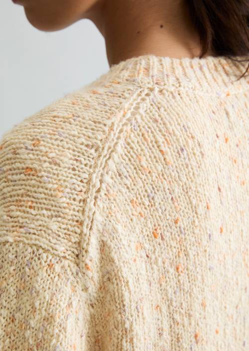 Cardigan en tweed coupe décontractée Silky White en vue détaillée