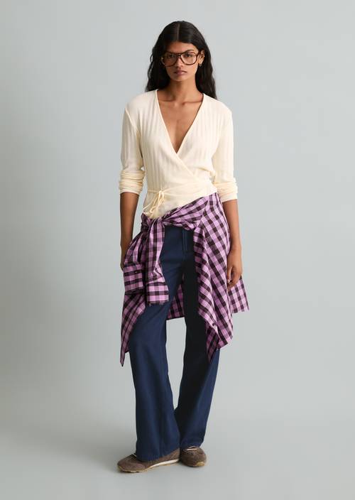 Slim-fit wikkeltop White Blush in vooraanzicht