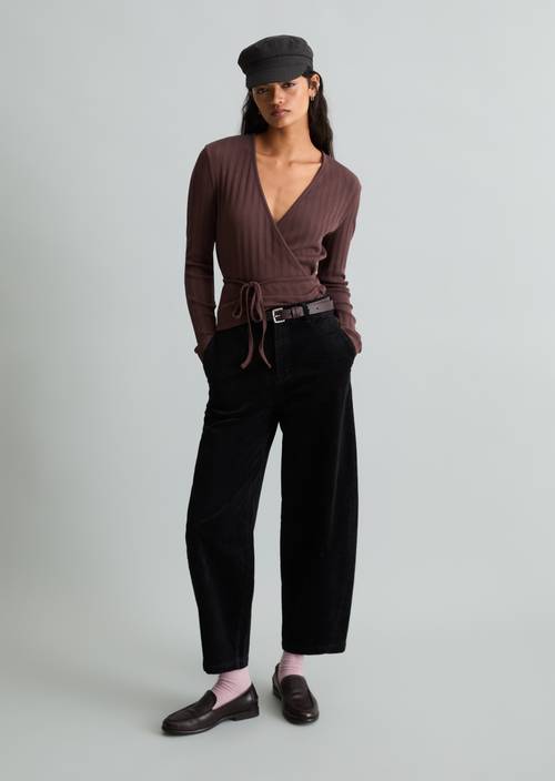 Slim-fit wikkeltop Espresso Brown in vooraanzicht