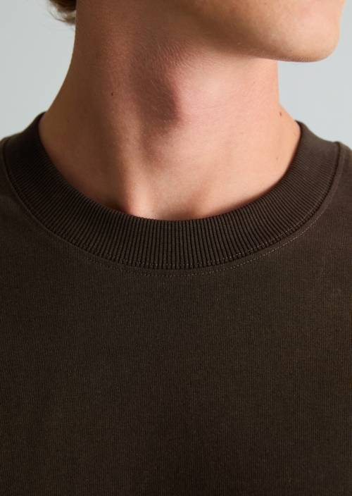 Tričko s volným střihem Chocolate Brown v detailním pohledu