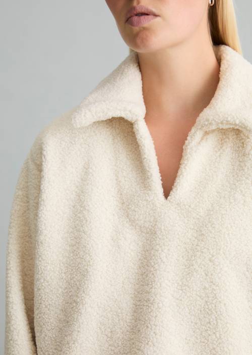 Oversized Teddy Sweatshirt White Blush in detail view