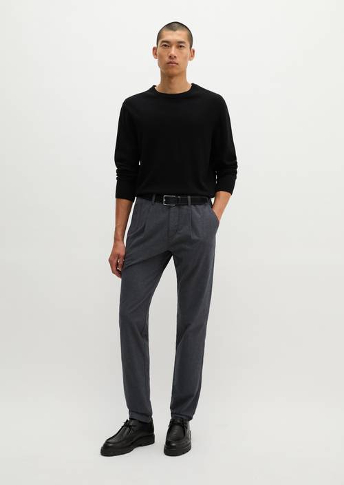 Chino Model Morot Jogger pleats tapered Dark Grey in Frontalansicht