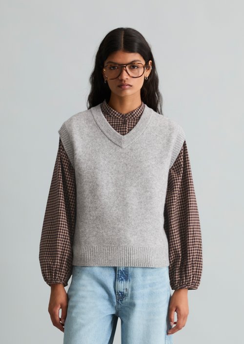 Regular-Fit Sleeveless Sweater — Stone Melange