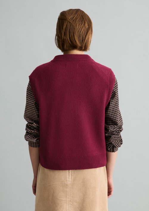 Regular-Fit Sleeveless Sweater — Deep Burgundy