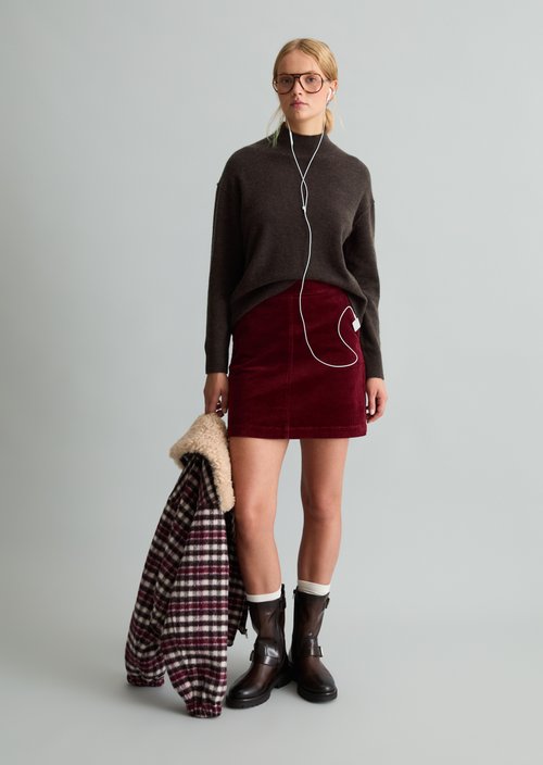 Regular-Fit Merino Turtleneck — Espresso Brown