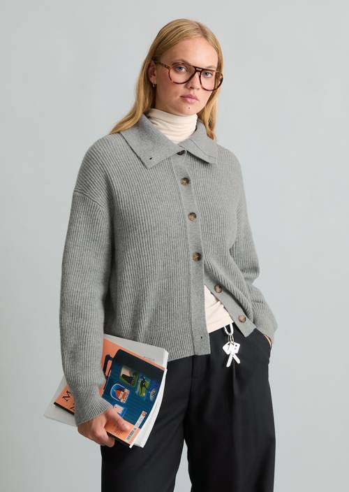 Merino-Cardigan regular Stone Melange in Frontalansicht