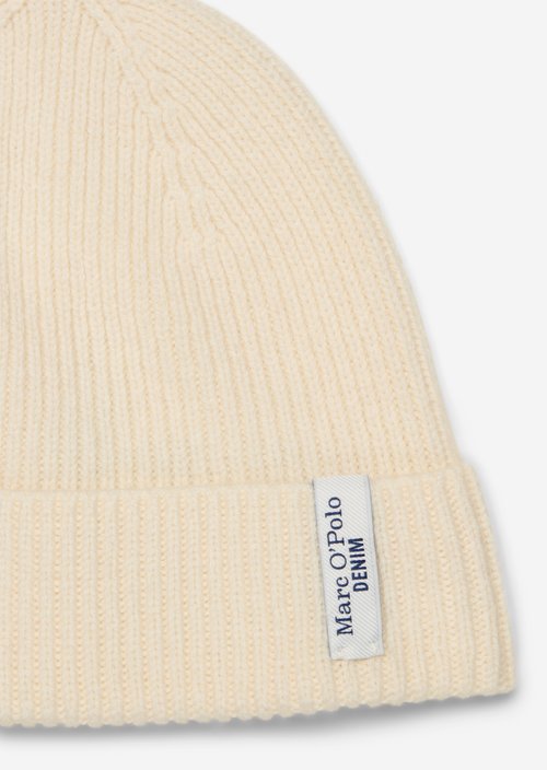 Knitted hat — White Blush