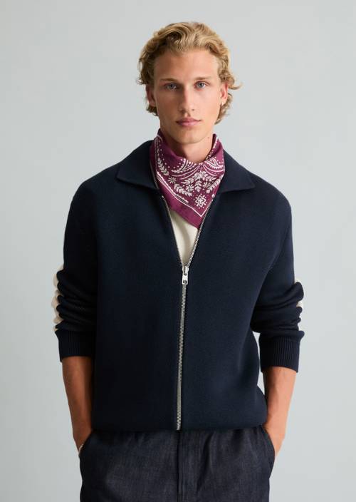 Bandana Dark Red nošeno na modelu