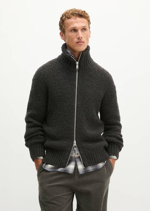 Bouclé-Strickjacke oversize Wooden Earth in Frontalansicht