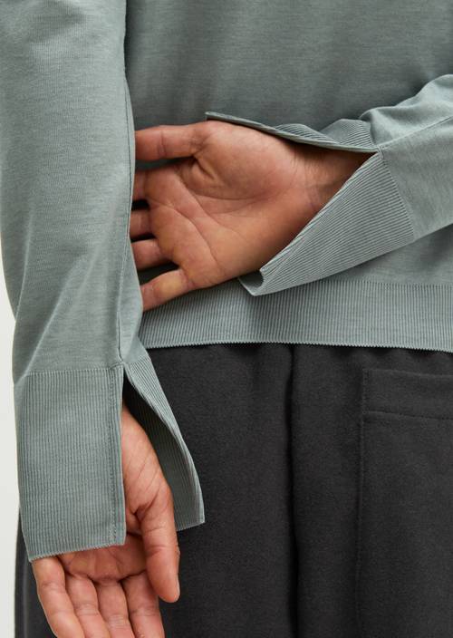 Luxury-Longsleeve relaxed Foggy Blue in Detailansicht