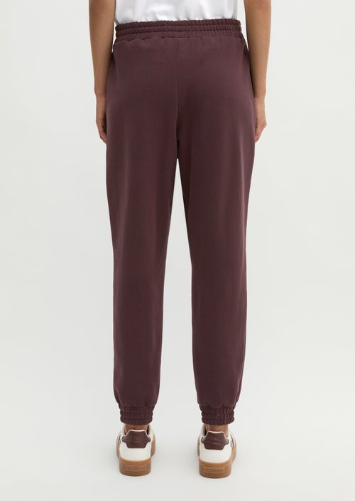 Regular-Fit Sweatpants — Black Cherry