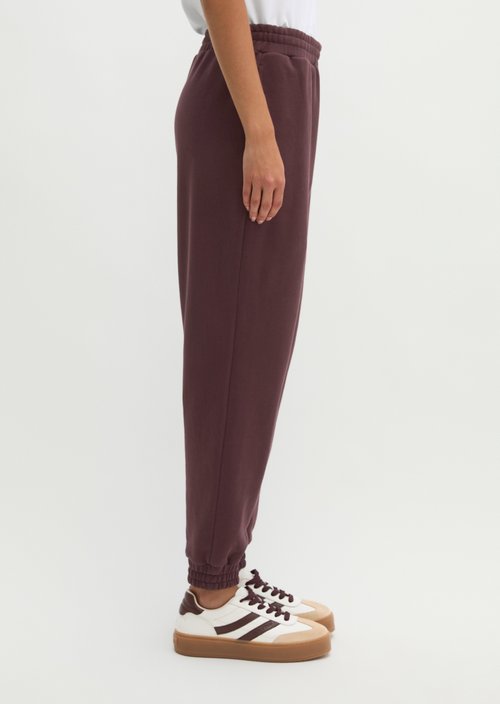 Regular-Fit Sweatpants — Black Cherry