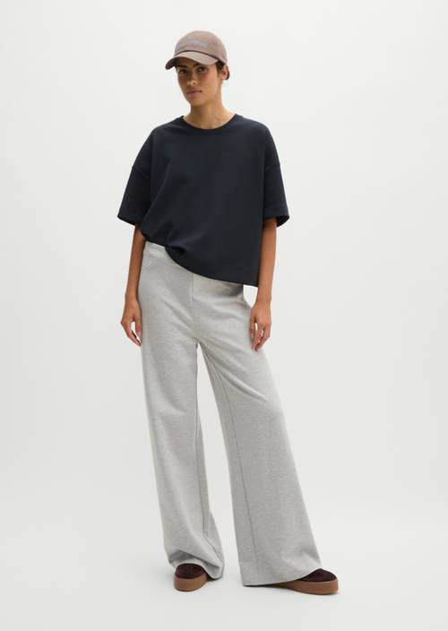 Pants model Margo wide Gravel Grey Melange in front view