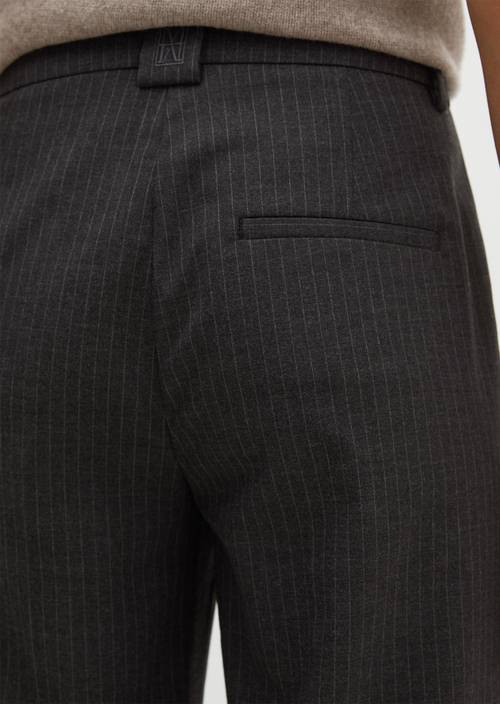 Hose Model Malin slim Dark Grey in Detailansicht