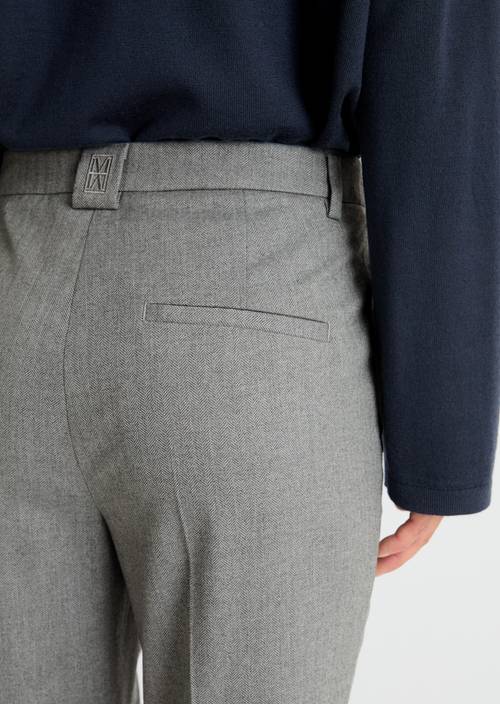 Hose Model Malin slim Medium Grey in Detailansicht