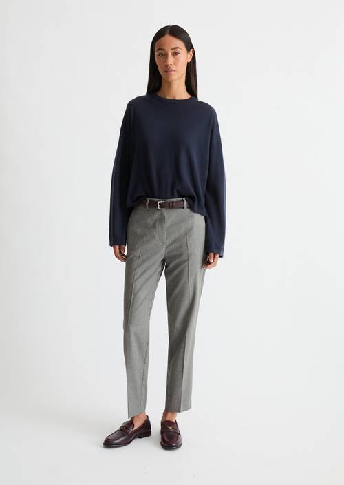 Hose Model Malin slim Medium Grey in Frontalansicht