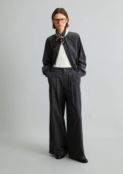 Bundfalten-Cordhose wide Light Graphite in Frontalansicht