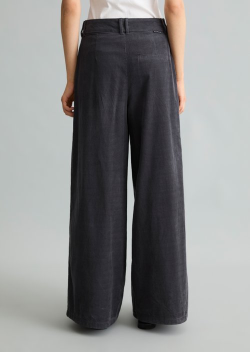 Wide-Leg Pleated Corduroy Pants — Light Graphite
