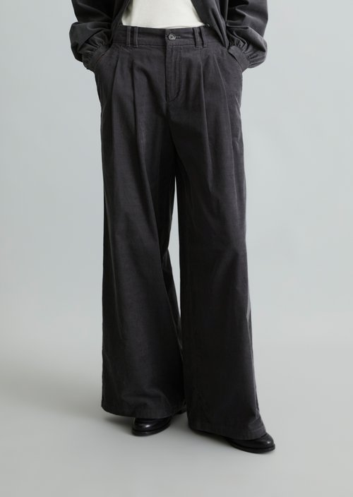 Wide-Leg Pleated Corduroy Pants — Light Graphite