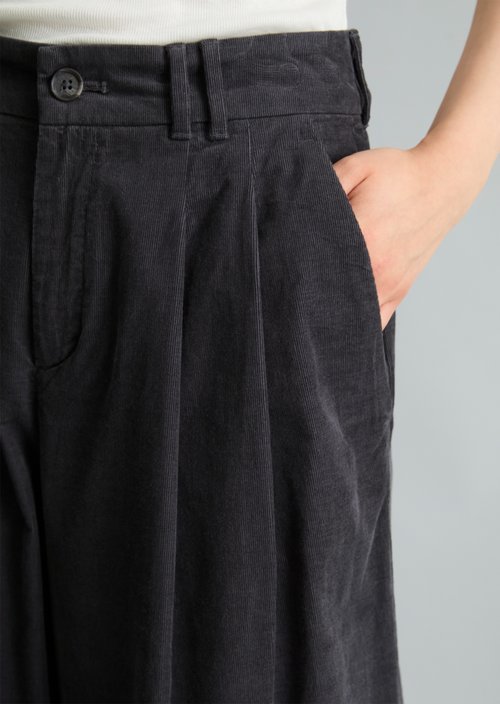 Wide-Leg Pleated Corduroy Pants — Light Graphite