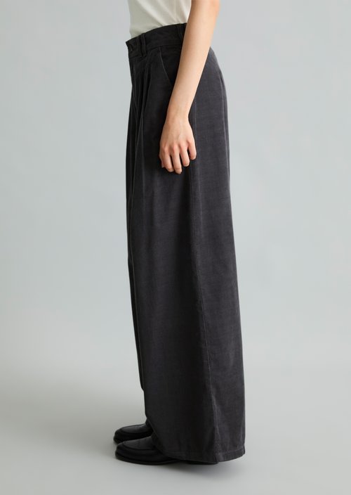 Wide-Leg Pleated Corduroy Pants — Light Graphite