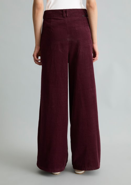 Wide-Leg Pleated Corduroy Pants — Mahagony Jam