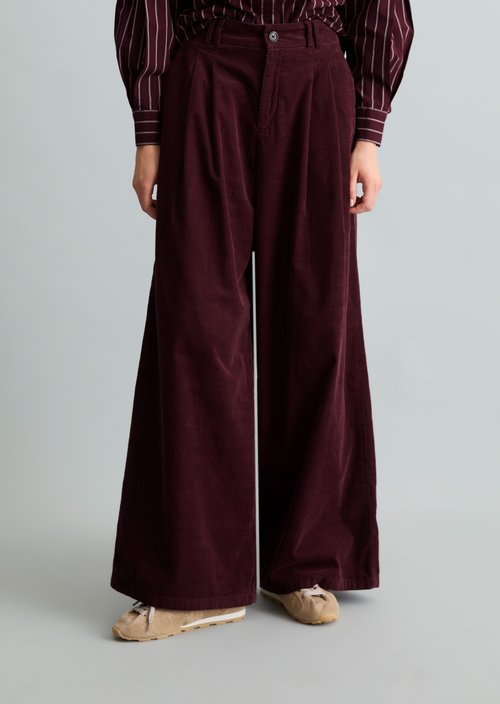Wide-Leg Pleated Corduroy Pants — Mahagony Jam
