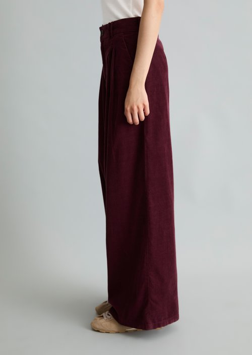Wide-Leg Pleated Corduroy Pants — Mahagony Jam