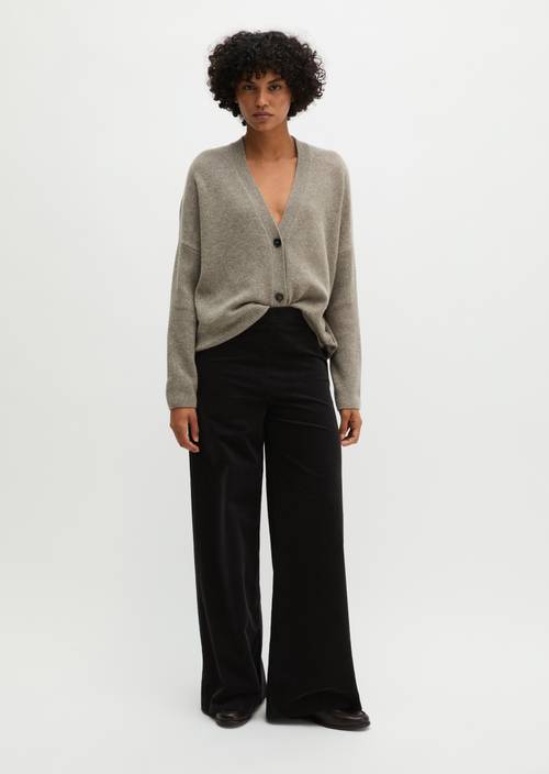 Samthose Model Margo wide Black in Frontalansicht