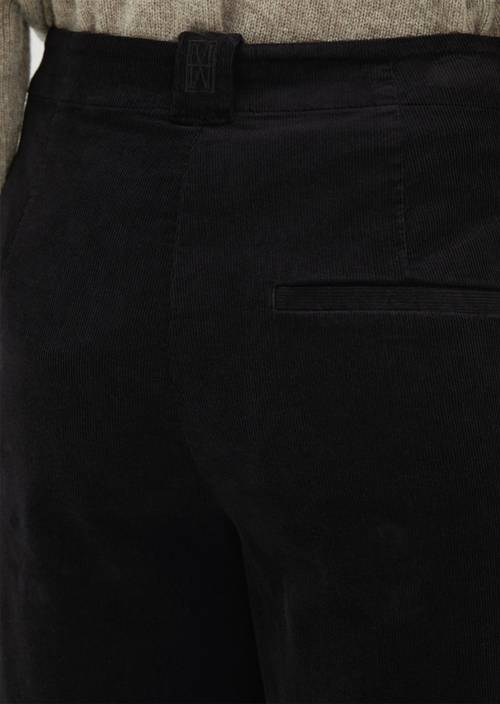 Samthose Model Margo wide Black in Detailansicht