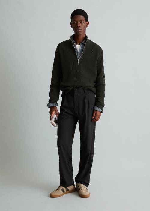 Pantalon modèle Lars regular Black en vue de face