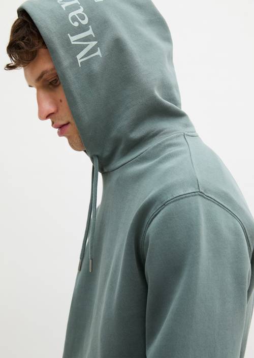 Felpa con cappuccio regular tinta in capo Skipping Stone in vista dettagliata