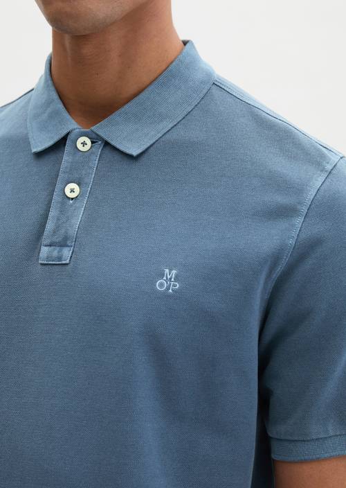 Polo piqué régulier Stormy Blue en vue détaillée