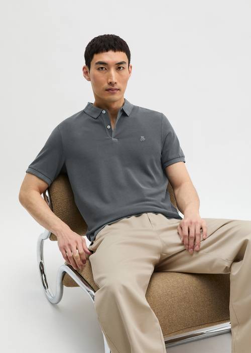 Koszulka polo w kształcie piqué barwiona w masie Grey Morn w widoku z przodu