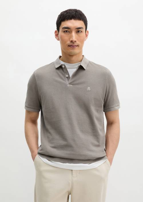 Koszulka polo w kształcie piqué barwiona w masie Frozen Taupe w widoku z przodu