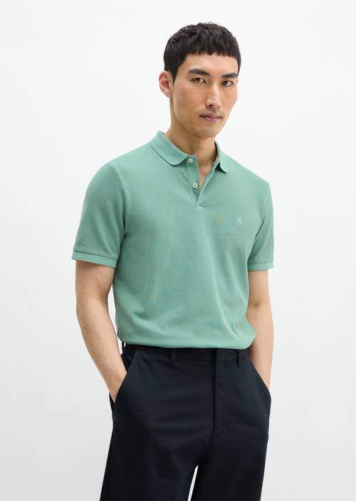Koszulka polo w kształcie piqué barwiona w masie Botanical Green w widoku z przodu