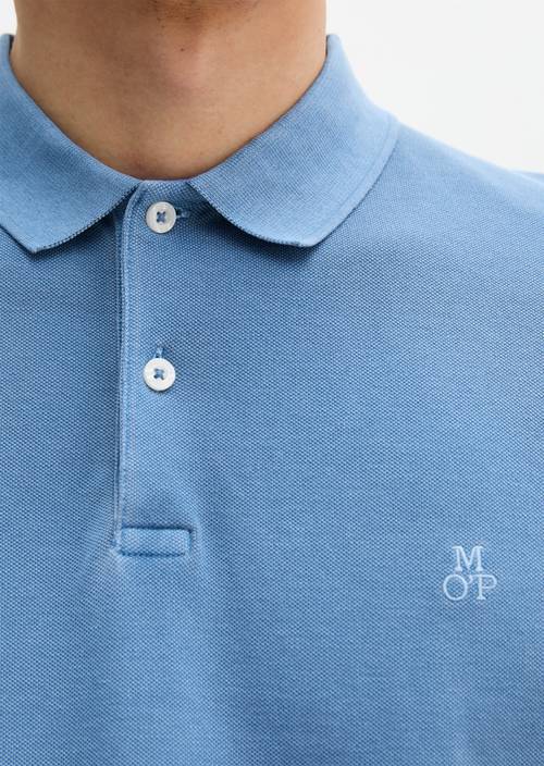 Koszulka polo w kształcie piqué barwiona w masie Provincial Blue w widoku szczegółowym